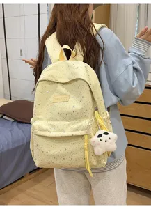 Sac à dos d'étudiant jaune élégant avec pendentif en peluche pour l'école quotidienne.