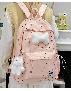 Rosa Pünktchen Schulrucksack mit Plüschknochen und Welpenanhänger für den Alltag.