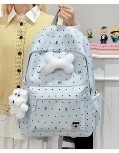 Süßer blauer Pünktchen-Schulrucksack mit Schleife und flauschigem Knochen-Plüschtier für Schüler.