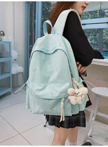 Mochila azul claro muy bonita con bordado de lazos y colgante de oso para estudiantes.