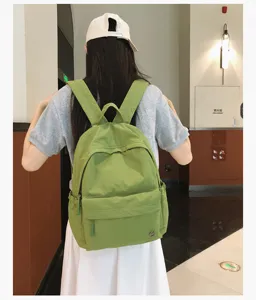 Sac à dos élégant vert bonbon pour femmes, cartable de style collège décontracté usage quotidien.