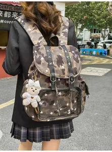 Σακίδιο πλάτης καμουφλάζ Harajuku με διαφανή μπροστινή τσέπη και χαριτωμένο αρκouδάκι.