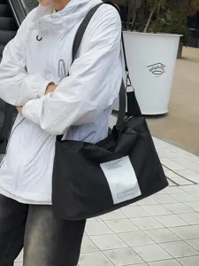 Bolso bandolera de moda para viajes y uso diario con amplio espacio de almacenamiento.