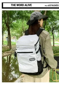 Sac à dos à carreaux pour voyage et sport en plein air, grand et tendance au quotidien.