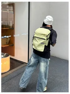 Sac à dos à carreau décontracté pour voyage et quotidien, grand sac de jour tendance.