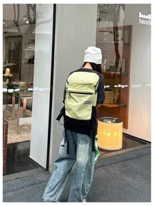 Sac à dos de fitness de randonnée en plein air élégant avec grande capacité et motif à carreaux.