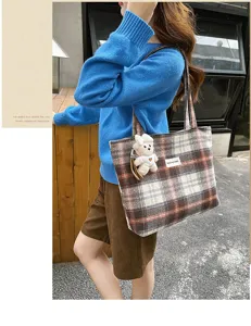 Bolso tote de mujer de cuadros retro gran capacidad bolso de hombro con lindo osito colgante