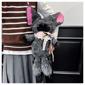 Niedlicher Cartoon Plüschtier Rucksack Detailansicht, weicher grauer Stoff mit rosa Ohren Schleife.