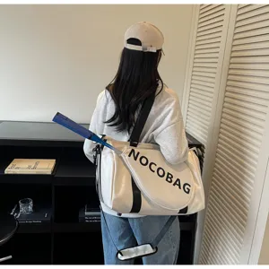 Borsa da viaggio sportiva casual, borsa a tracolla in pelle PU bianca con scomparto racchetta.