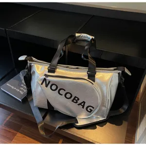 Borsa sportiva argentata con tasca frontale, borsa da viaggio impermeabile per palestra.