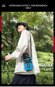 Vista di dettaglio della piccola borsa a secchiello casual con supporto per bottiglia.