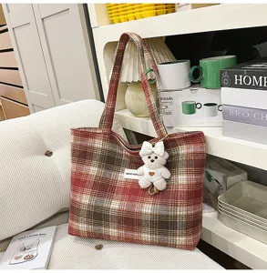 Bolso de hombro a cuadros vintage clásico con oso, espacioso para uso diario.