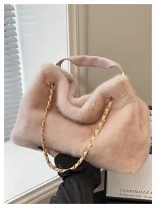 Flauschige Plüsch Handtasche für Damen, stilvolle rosa Umhängetasche mit Kette und Griff.
