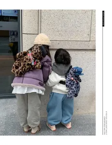 Niedlicher Plüsch-Leoparden-Teddybär Rucksack für Kinder, trendiger Plüsch-Tornister.