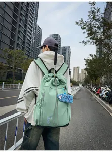 Grand sac à dos de fitness voyage pour étudiants, cartable de sport tendance avec porte-raquette.