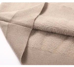Detailopname van thermische gebreide tricotstof voor heren, met dikke fleece voering.