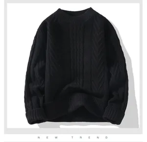 Dettaglio in primo piano del maglione nero lavorato a maglia, pullover casual invernale.