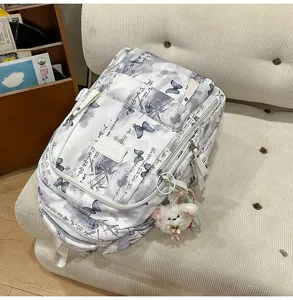 Detailansicht des stilvollen Rucksacks mit chinesischem Schmetterlingsdruck für Schüler groß.