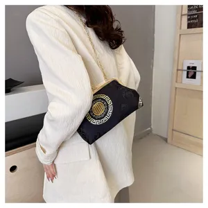 Chinese style vintage cloud pattern kiss lock evening shoulder crossbody bag for women detail view.