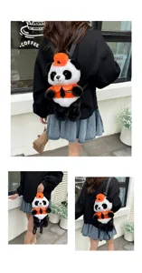 Süßer Plüsch Panda Rucksack für Kinder, stylische farbenfrohe Cartoon Tasche mit oranje hoed.