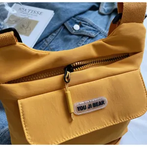 Gelbe lässige Umhängetasche mit mehreren Taschen für Damen, stilvolle Freizeittasche für Alltag.