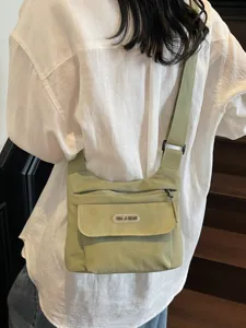 Grüne lässige Umhängetasche mit mehreren Fächern für Damen, stylische Alltagstasche.