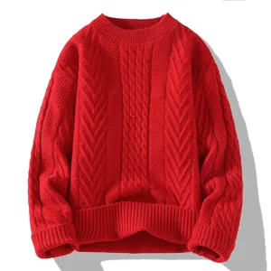 Maglione rosso classico a trecce, stile comodo e ampio per autunno inverno casual.