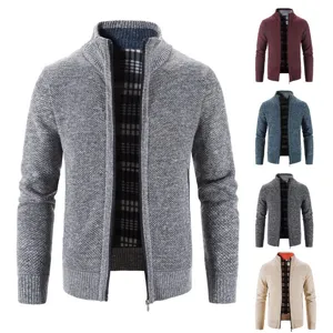 Gilet en tricot polaire thermique pour hommes, vue de détail avec options et zip.