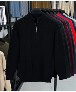 Vue de détail pull-over maille torsadée homme demi-zip, haut chaud hiver style décontracté.