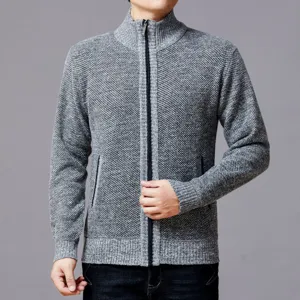 Détails de la veste cardigan en tricot pour homme avec col montant et fermeture éclair.