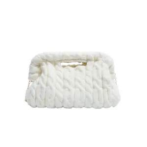Witte gebreide cloud clutch handtas met gouden ketting, stijlvolle schoudertas.