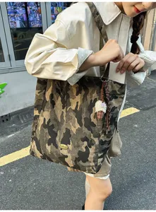 Lässige Camouflage Segeltuch Tragetasche mit Anhänger, große Kapazität Umhängetasche.