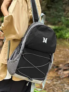 Leichter Outdoor-Wanderrucksack für Damen und Herren, Schwarz-Grau mit Kordelzug.