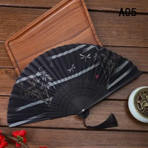 Abanico plegable estilo chino de bambú abanico de baile retro con borla y patrón de libélula.