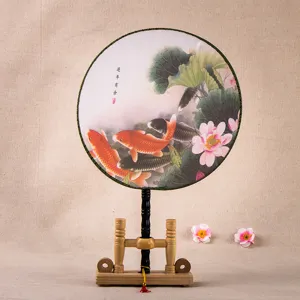 Éventail rond traditionnel chinois avec peinture de carpes koïs lotus et support en bois déco