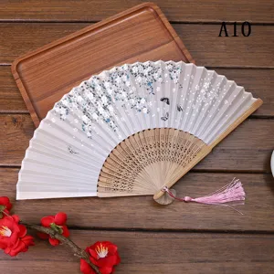 Éventail pliant traditionnel chinois avec motif de fleurs de cerisier et gland de danse