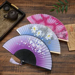 Ventaglio pieghevole tradizionale cinese con elegante motivo floreale, supporto per foto.