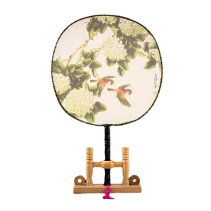 Éventail rond traditionnel chinois en soie avec support en bois vintage pour décoration.