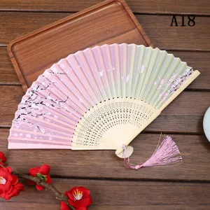 Eventail pliant traditionnel avec motif de cerisier gland rose pour la danse d'été