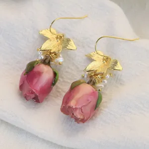 Boucles d'Oreilles Fleur de Rose Éternelle Perle Naturelle Plaqué Or Feuille Pendante Clous pour Femmes Bijoux Fait Main Élégants