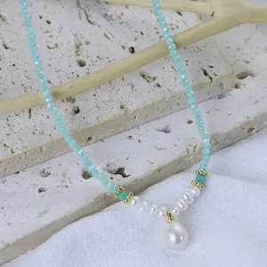 Collier de perles d'eau douce fait main avec perles à facettes vert menthe et pendentif doré
