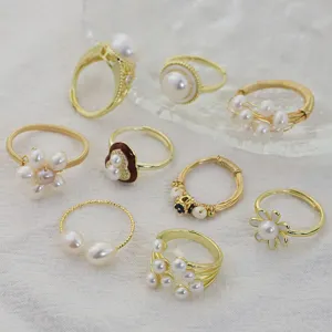 Handgefertigte elegante Perlen Blumen Ringe Set, verstellbarer goldener offener Ring für Damen.