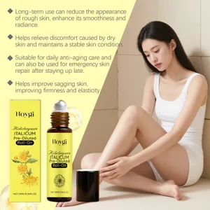 Vista detallada del aceite esencial roll-on HOYGI Helichrysum Italicum para el cuidado.