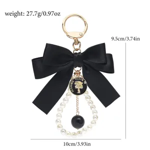 Portachiavi con fiocco nero e perle borsa charm, elegante accessorio ciondolo con anello.