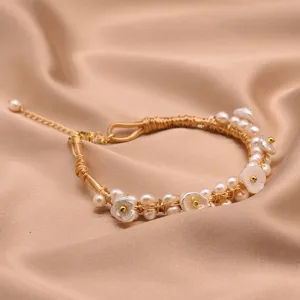 Elegantes Perlen Blumen Armband aus goldenem Draht, Vintage Schmuck Geschenk für Damen.