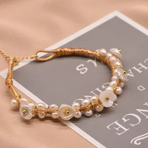 Detailansicht Süßwasserperlen Blumen Armband, elegantes Golddraht handgemachtes Schmuckdesign