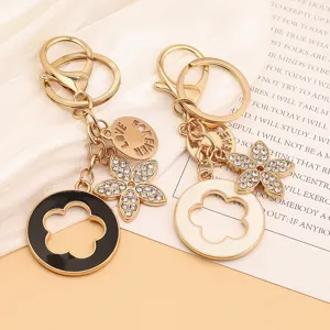 Set portachiavi fiore strass alla moda, ciondolo borsa in lega metallica per regalo.