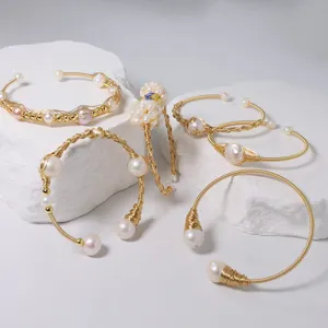 Natürliche Süßwasserperle Draht gewickelt Armreif elegante goldene minimalistische Damen Schmuck