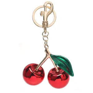 Kirschen Schlüsselanhänger Detailansicht, stilvoller Frucht Taschenanhänger mit goldenem Karabiner.