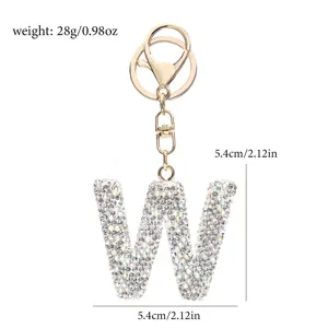 Glänzender Strass Buchstabe W Schlüsselanhänger Detailansicht mit goldenem Verschluss.